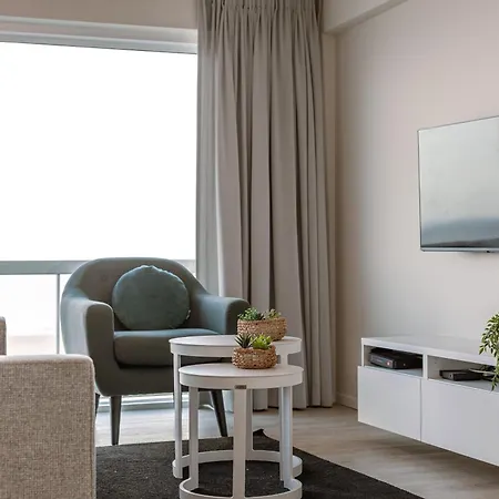 아파트 Beautiful Luxury On Amazing Location With Sea View - T17 *